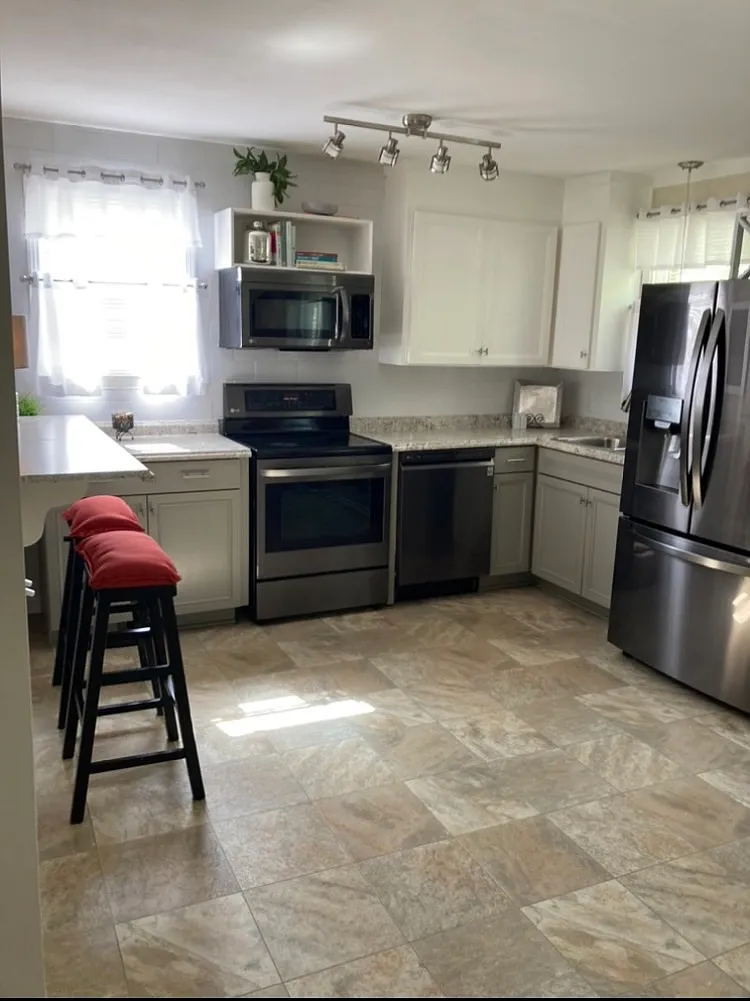2 bed, 850 sqft, $1,650 — Photo 2