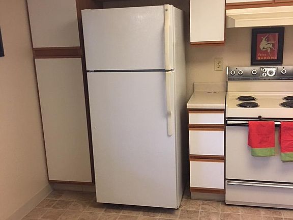 2nd image of 4655 Nicol Cmn