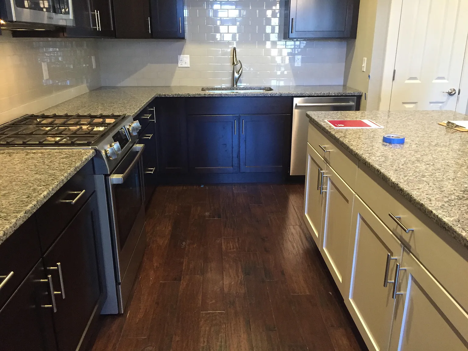 3 bed, 3.5 bath, 2100 sqft, $2,995 — Photo 2