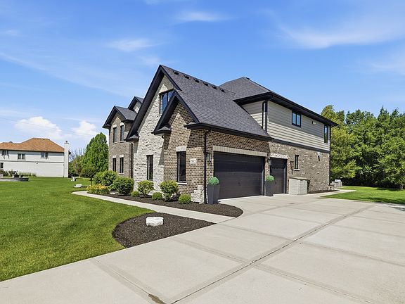 3rd image of 7812 Northwoods Dr