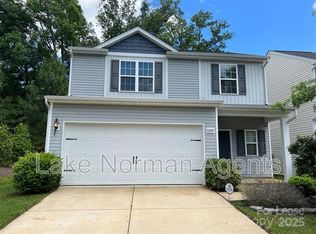 8240 Paw Valley Ln, Charlotte, NC 28214