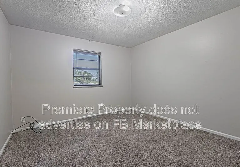 2527 NW 6th St — Photo 6