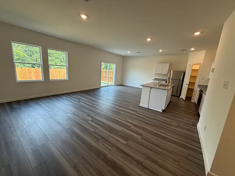 2201 Burnwood St — Photo 11