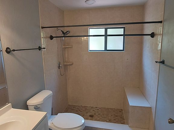 4th image of 230 Desoto St #2