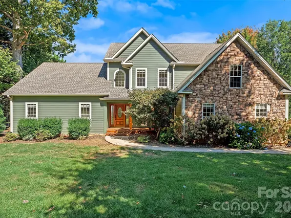107 Berry Hill Dr, Hendersonville, NC 28791
