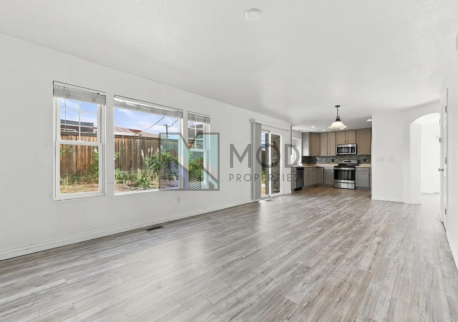 $0 Deposit Option! New Carpet! Beautiful Two-Story Home In The Conservatory At The Plains, Near H... — Photo 3