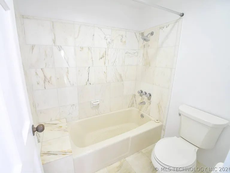 2121 S Yorktown Ave #602 — Photo 14