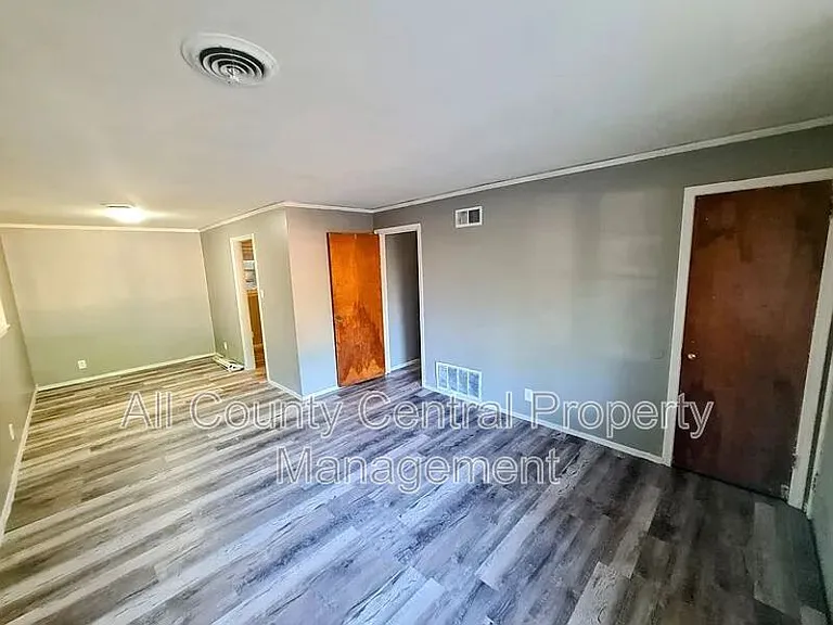 3346 Bedford Ln — Photo 7