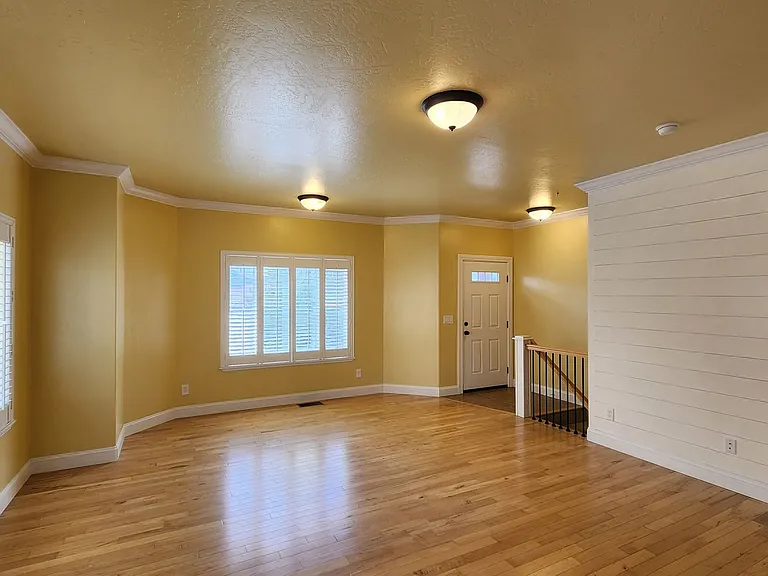 1020 Mount Ave #3 — Photo 3