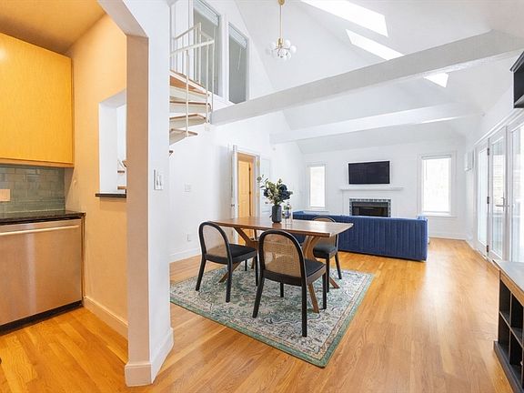 3rd image of 140 Kilsyth Rd APT 9