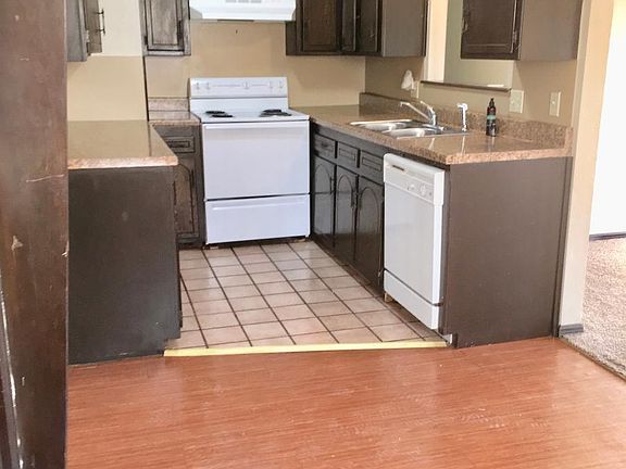 3rd image of 504 Greenwood Dr