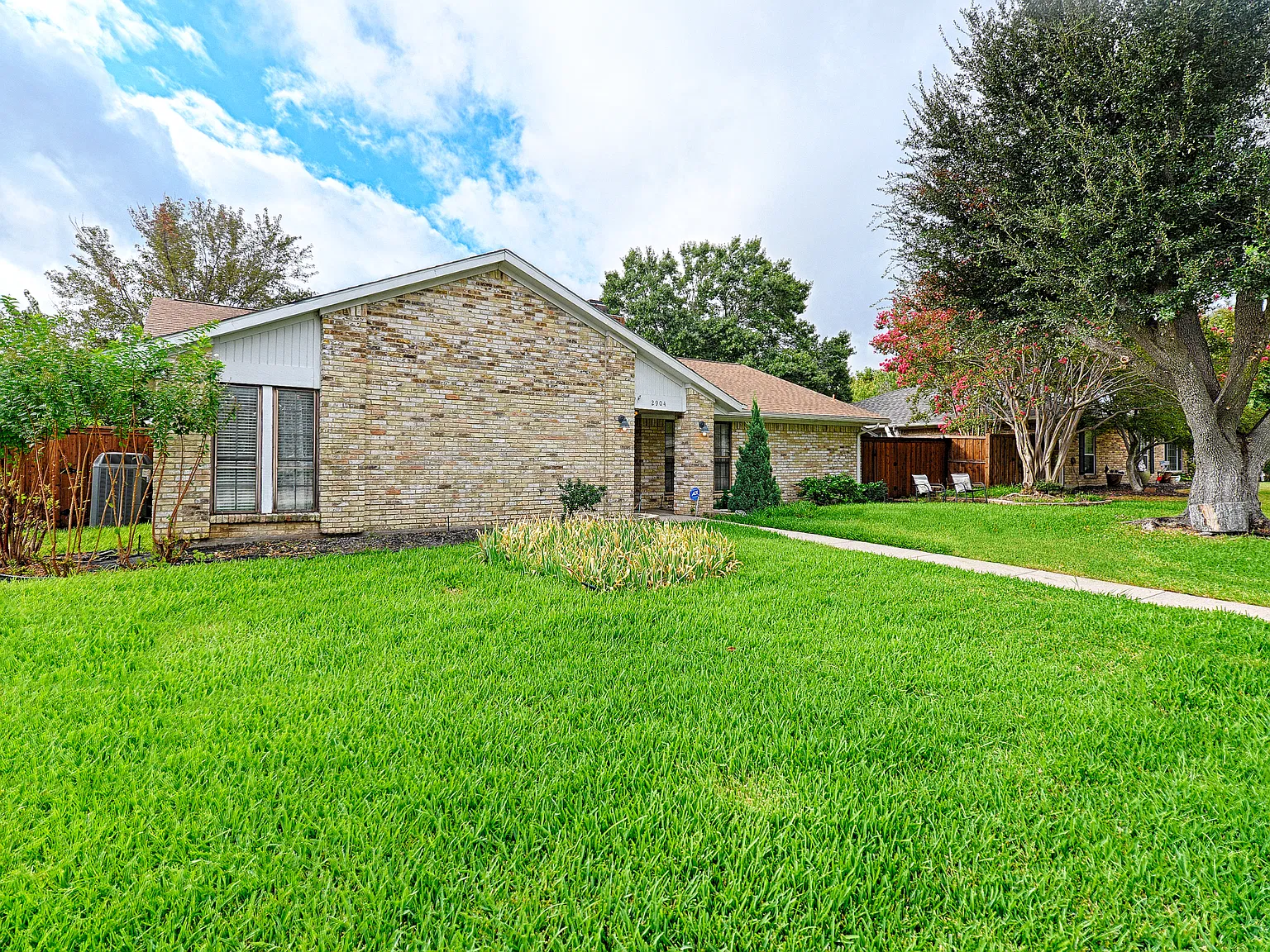 4 bed, 2334 sqft, $2,800 — Photo 4