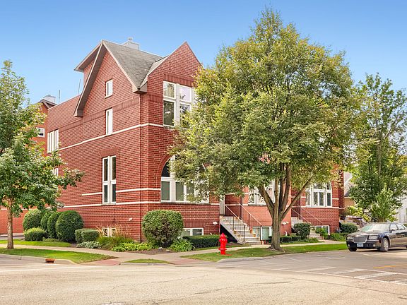 3rd image of 1127 E Prairie Ave