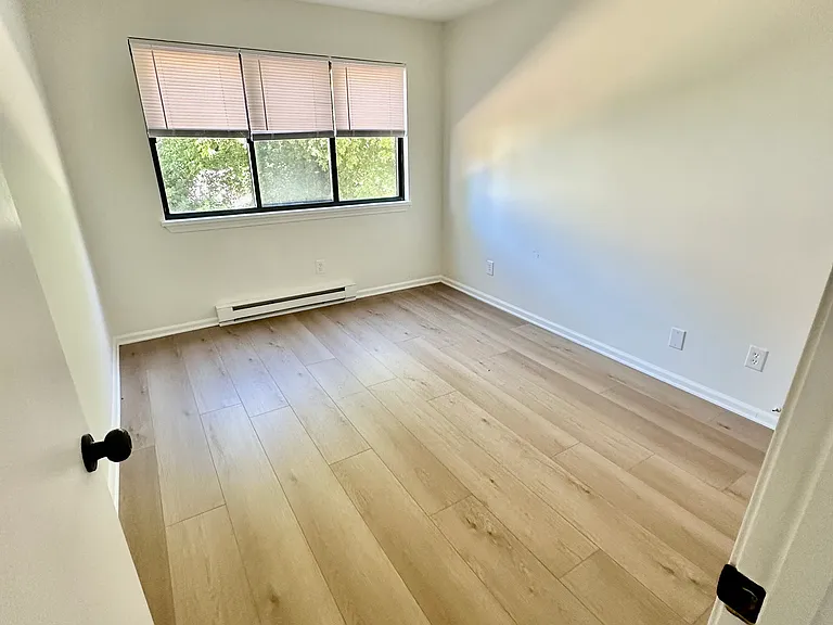 1820 Hudson Ave #17 — Photo 10