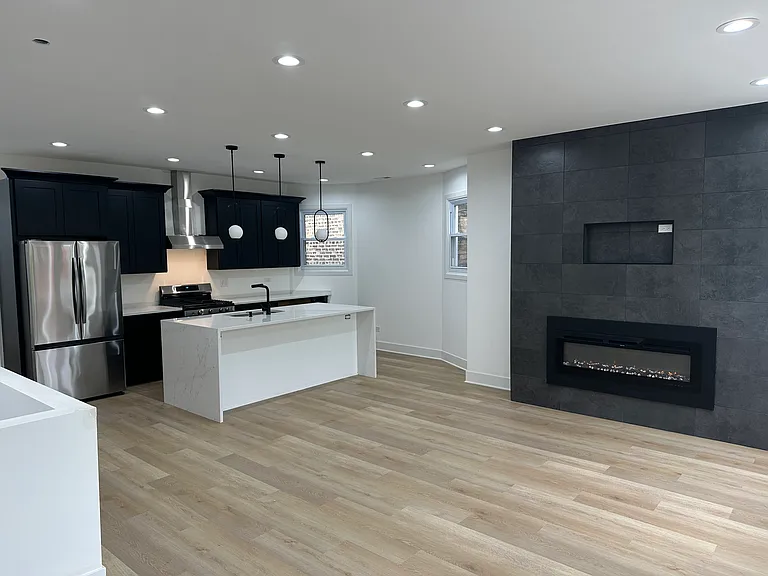 3116 W Montrose Ave #2 — Photo 20