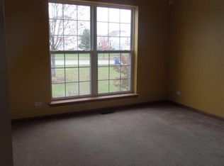 935 Summerhill Dr, Aurora, IL 60506