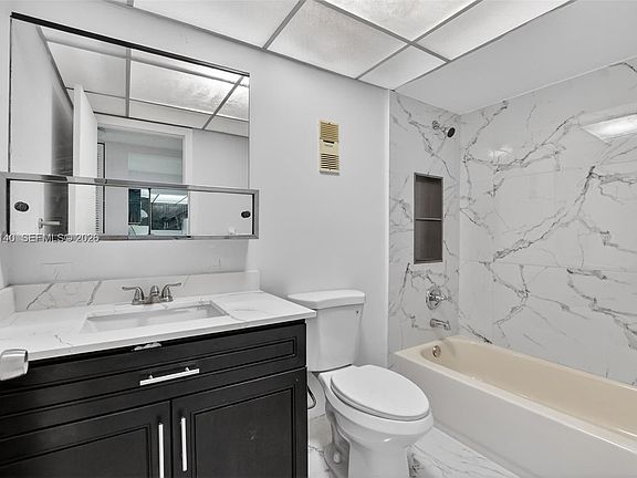 4th image of 450 NW 20th St #2120