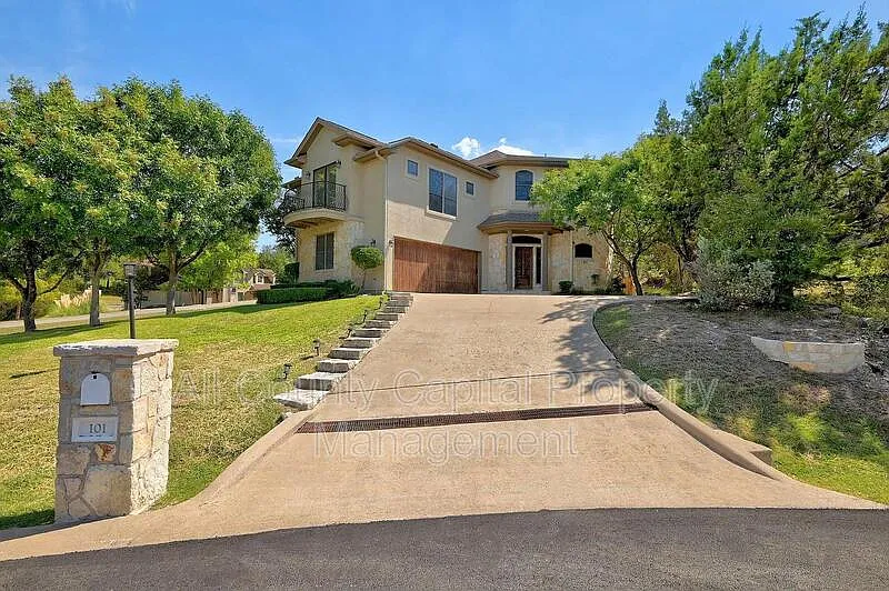 3 bed, 2.5 bath, 2844 sqft, $3,650 — Photo 1