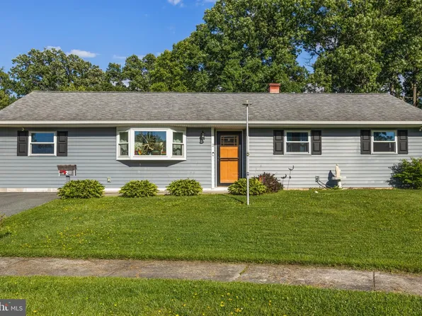 2 Holloway Cir, Newark, DE 19713