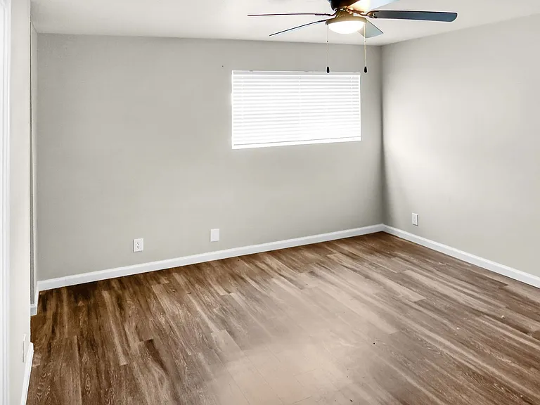 Laurel Heights Apartments — Photo 39