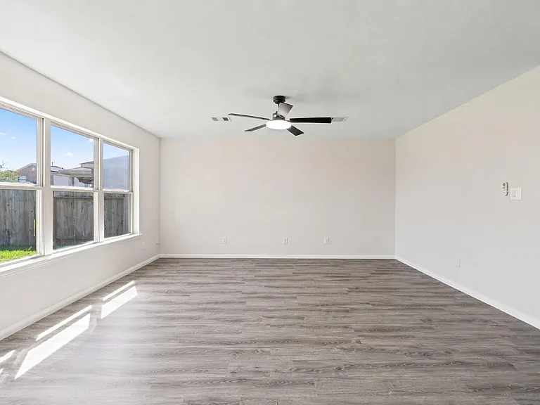 9006 Sasson Blvd — Photo 12