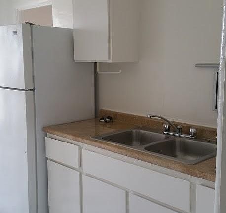 5th image of 455 N Genesee Ave APT 202
