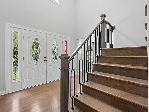 4th image of 869 Bluff Ridge Dr
