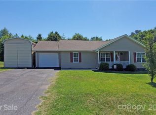 137 Whisper Pine Rd, Statesville, NC 28625