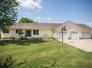 2018 Airy Acres Ln, Charles City, IA 50616