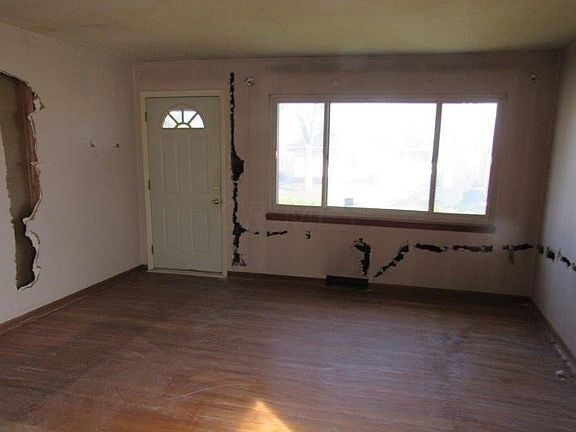 4th image of 3461 Oaklawn St