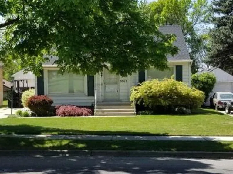 3363 Quincy Ave — Photo 1