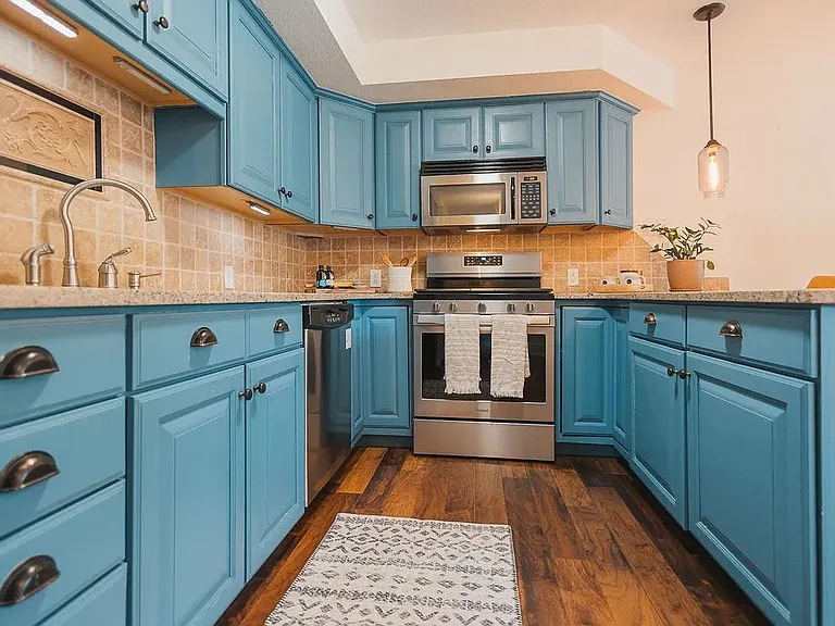233 N Meldrum St #B6 — Photo 6