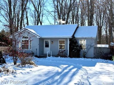 3827 Pine Rd, Lakeport, MI, 48059