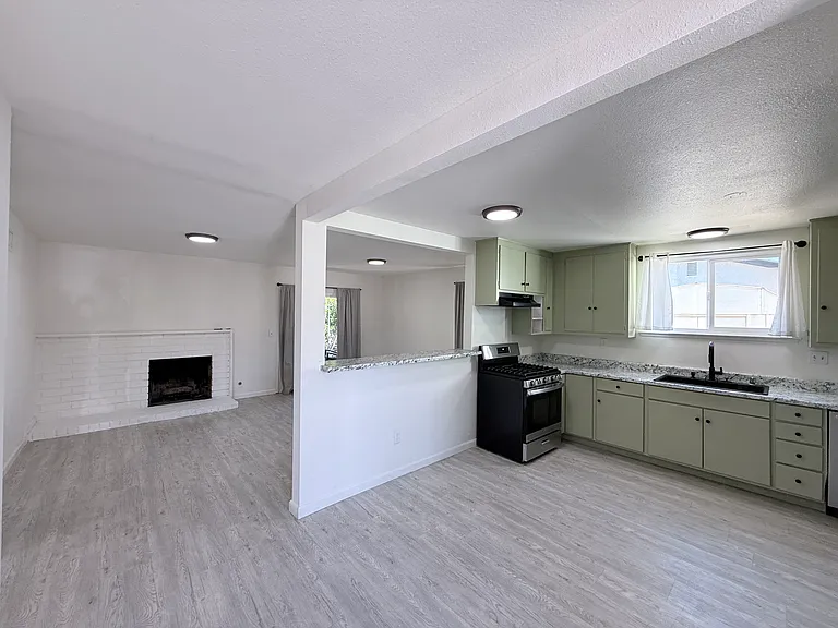 175 S Vallejo Way — Photo 2
