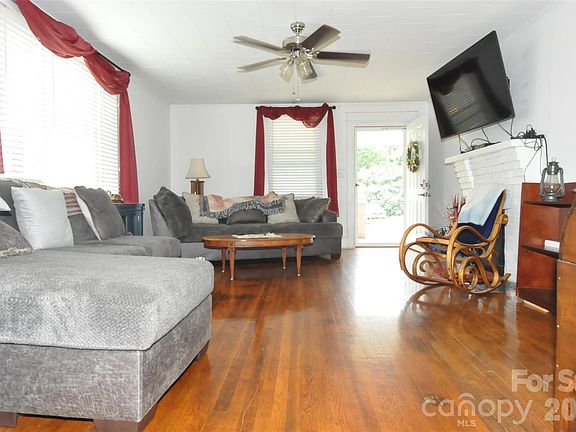 3rd image of 161 Walnut St