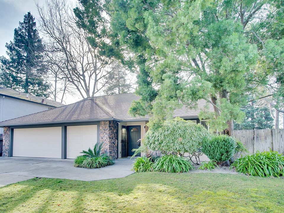 1st image of 1590 Pebblewood Dr