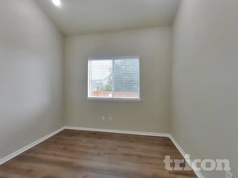 995 Cobblestone Dr — Photo 9