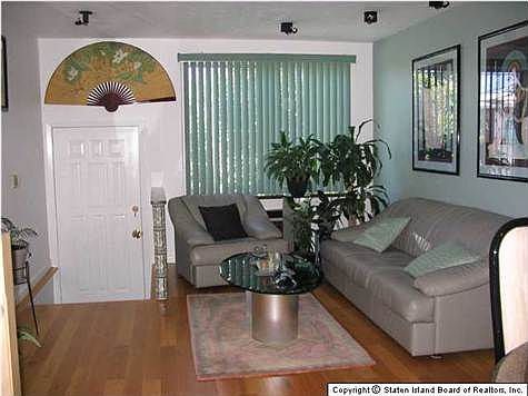2nd image of 33 Dayna Dr