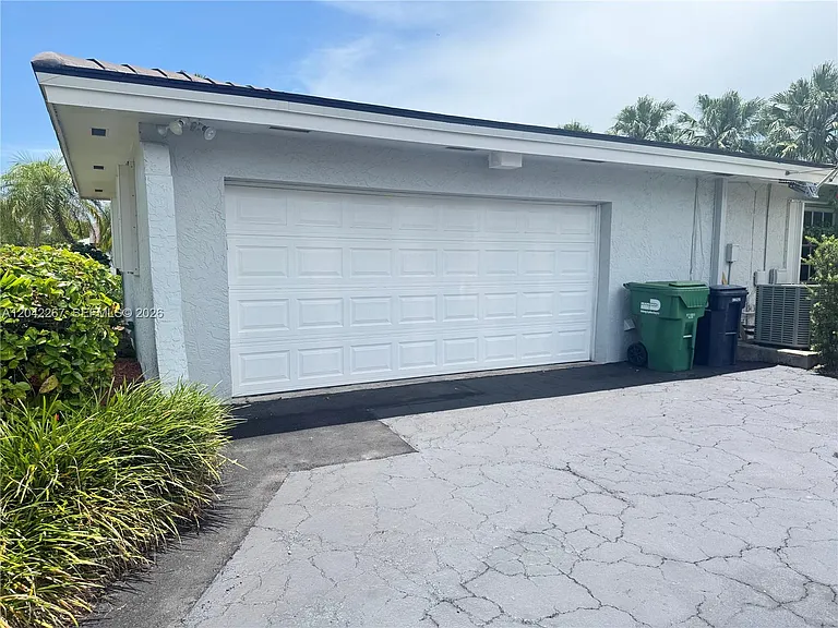 7600 SW 174th St — Photo 37