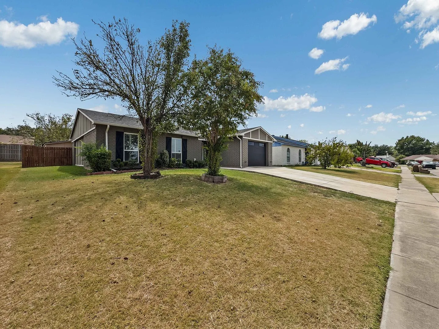 Charming 3BR House in The Colony — Photo 3