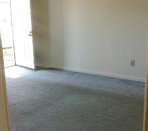2nd image of 1816 Fieldcrest Cir APT 1