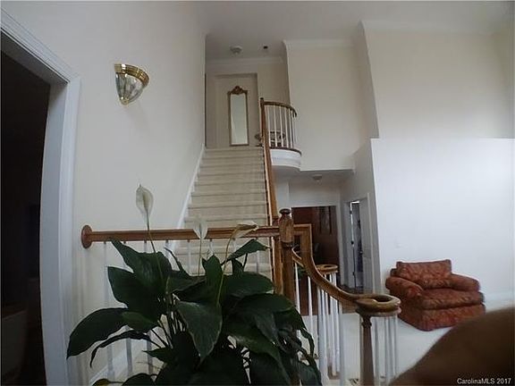 3rd image of 11000 Fountaingrove Dr
