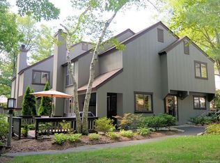 13 Willow Ln, Avon, CT 06001