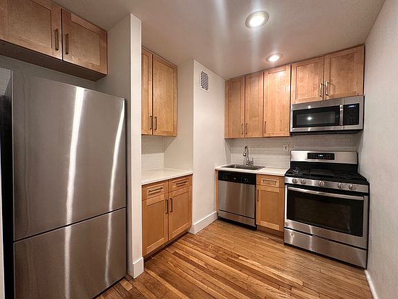 2nd image of 149-45 Northern Blvd #2M