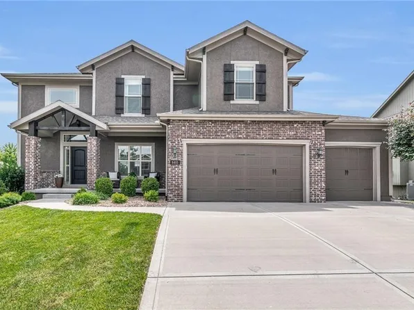 8405 NE 90th St, Kansas City, MO 64157