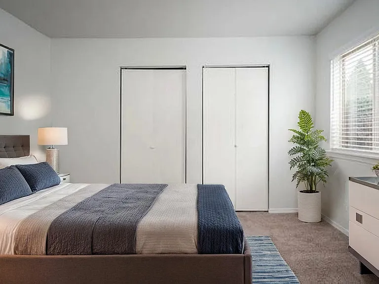 Kentwood Apartments — Photo 10