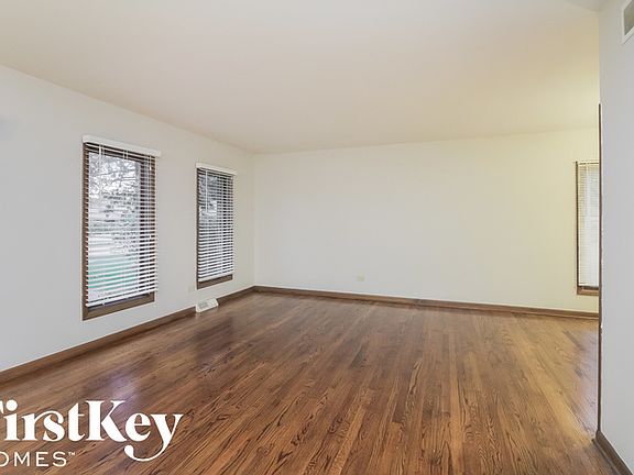 3rd image of 16836 Clyde Ave