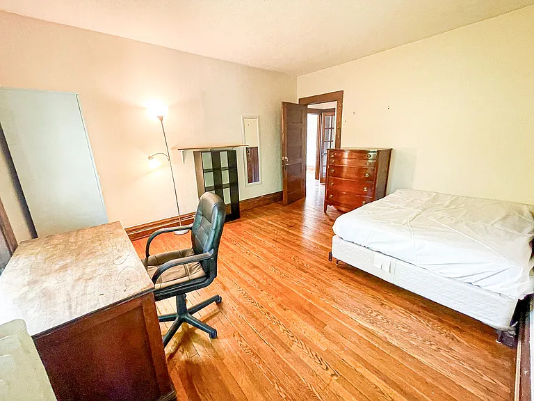 207 Kelvin Pl — Photo 4