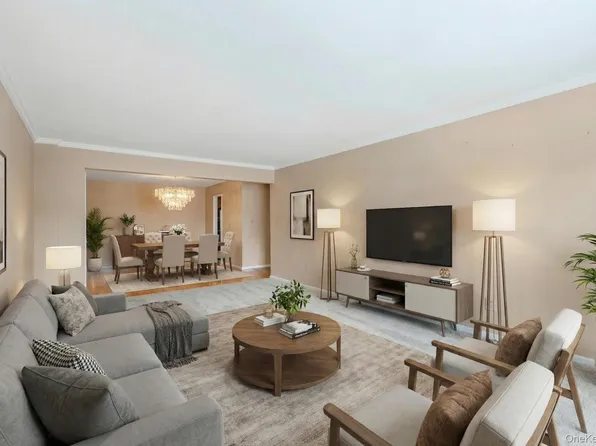 124 S Park Ave #2-S, Rockville Centre, NY 11570