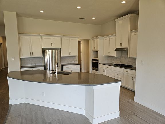 4th image of 3910 Woodbine Ln